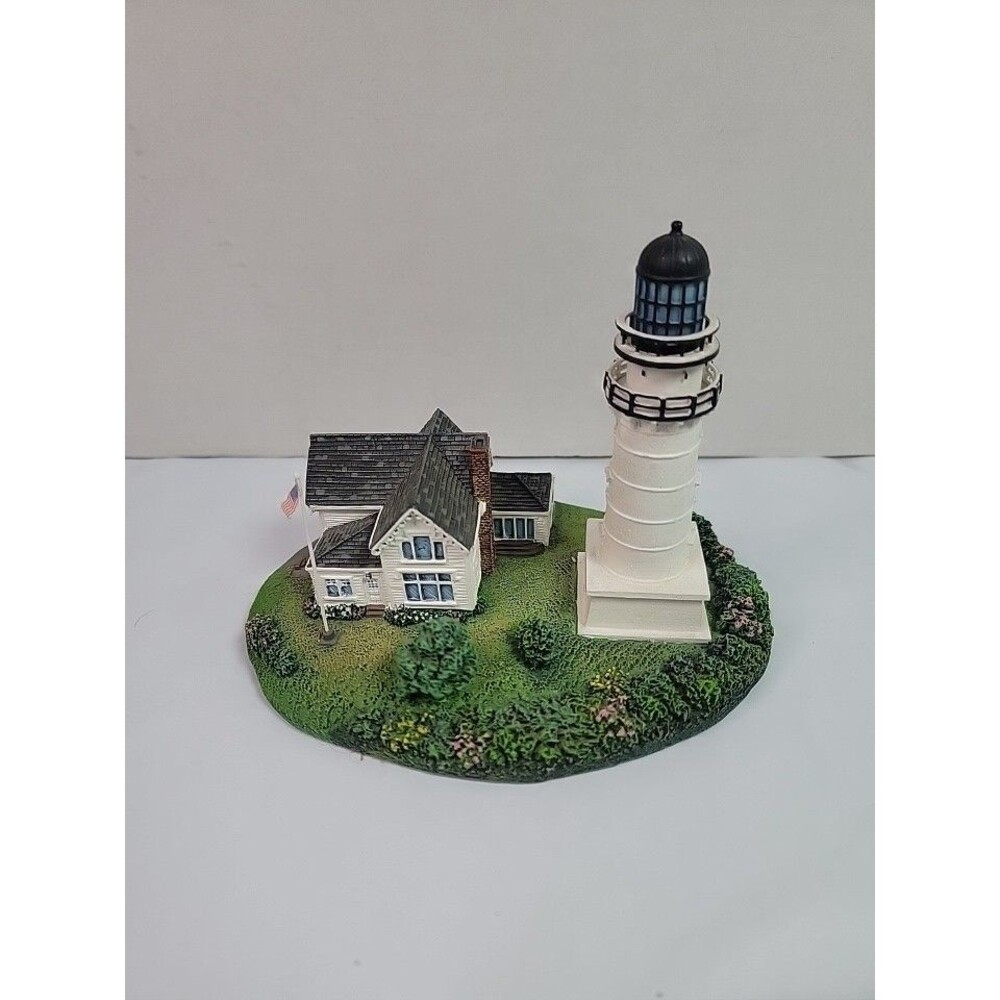 Danbury Mint Cape Elizabeth Light Beacons by the Sea Lighthouse Figurine